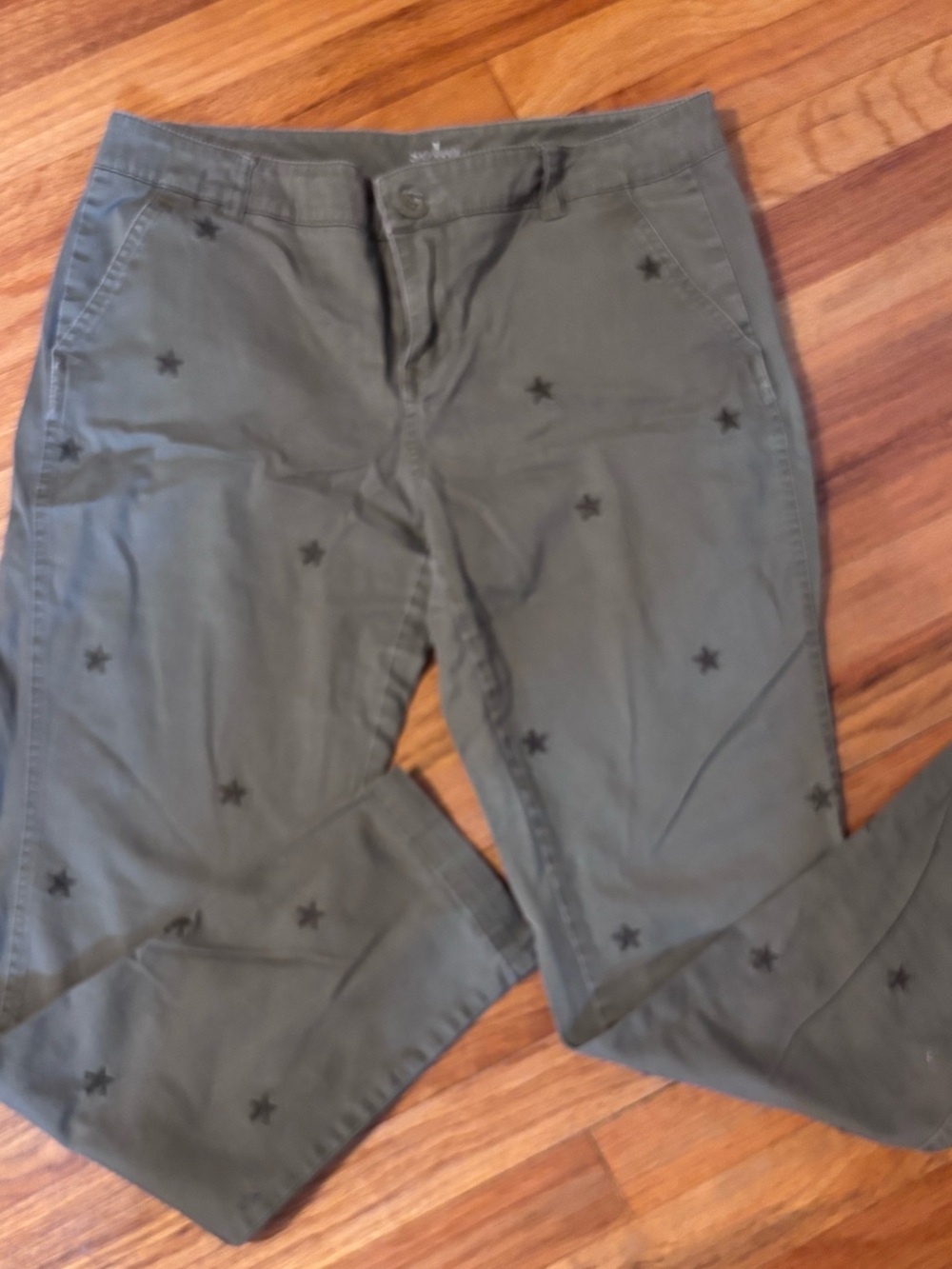 Chino Khaki Pants with embroidered star detail
